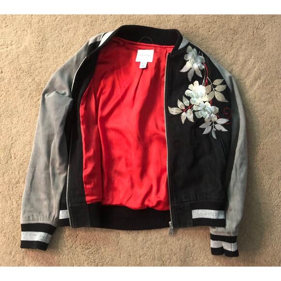 Vintage Woman's Guess Jacket with Embroidered Flowers on front and back Black XS - Picture 5 of 5